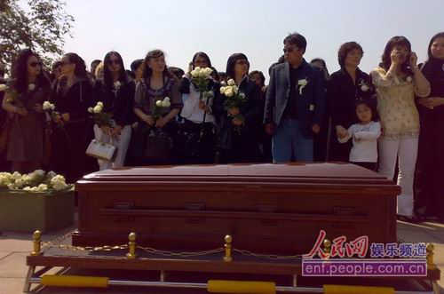 陈晓旭骨灰棺木