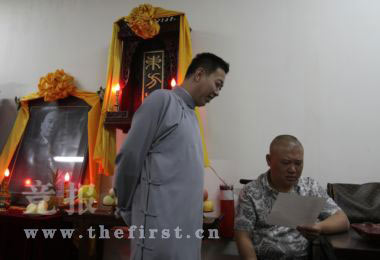 郭德纲等商议救灾