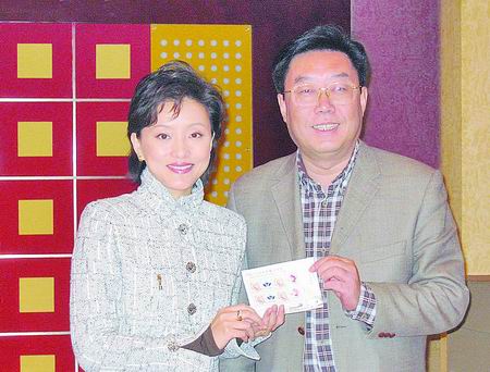 杨澜与刘钊合影　首席记者张志立通讯员王开峰文图