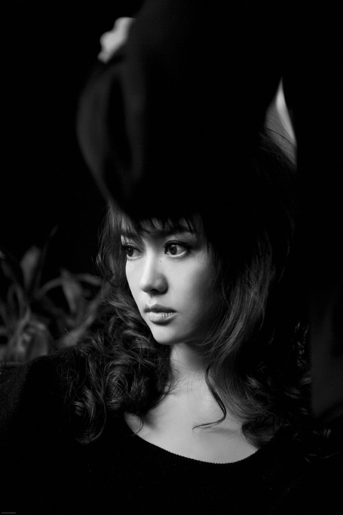 黑白写真露高贵气质