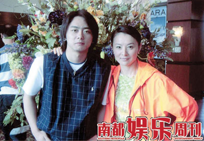 《双面人生》中的插图，罗启仁指这是2004年宗天意和李赛凤的一次约会照片。