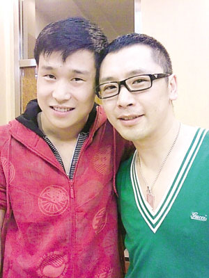 姜鹏（右）称小沈阳胆子小，会被“僵尸”吓到