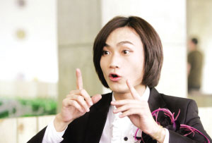 魔术师邓尹 本报记者 陈艺丰 摄