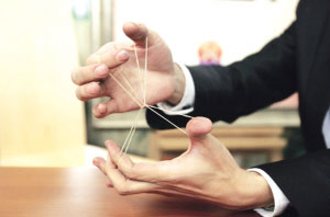 魔术师邓尹演示刘谦魔术