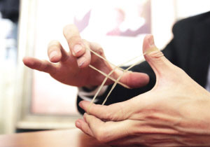 魔术师邓尹演示刘谦魔术