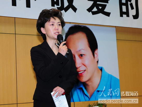 海霞含泪追忆罗京（人民网记者 徐岩冰 摄）