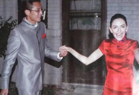 刘烨法式定婚宴上，和安娜与来宾敬完酒后兴奋地跳起了舞