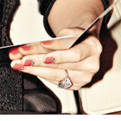 章子怡手带钻戒