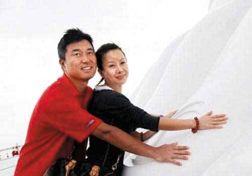 满文军与妻子李俐。