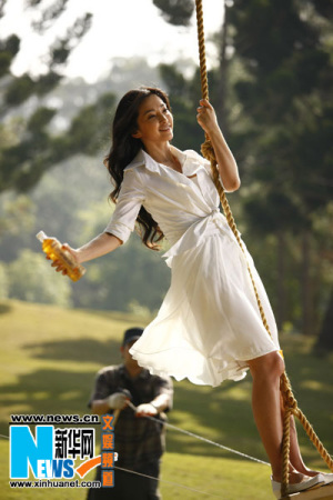 李冰冰认真工作