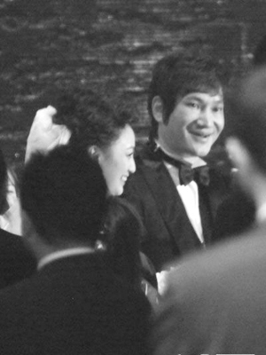 罗海琼与费麒牵手入场