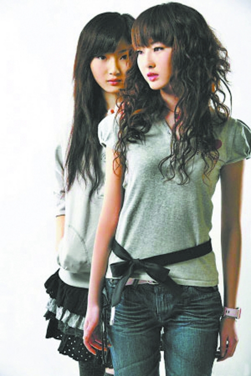 90后双胞胎姐妹包包和阿紫