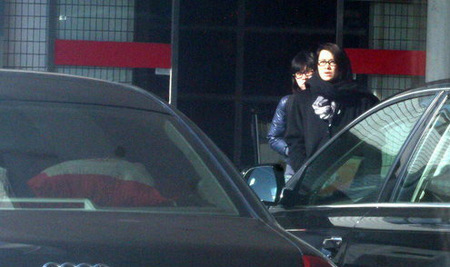 毛阿敏贵妇打扮豪车接送 生活养尊处优(图)