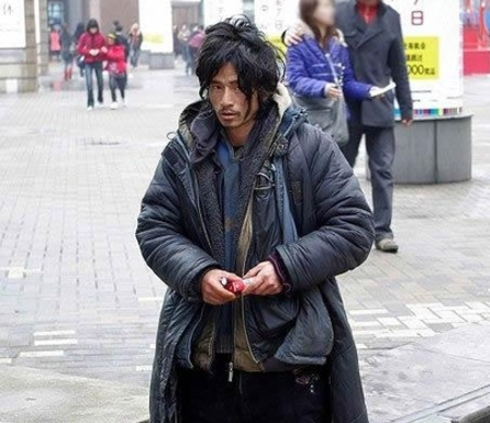 “犀利哥”仍在流浪