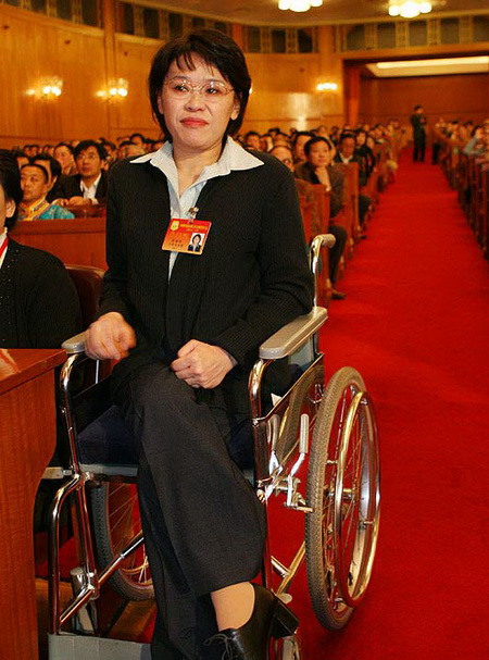 韩红张海迪惺惺相惜互称偶像