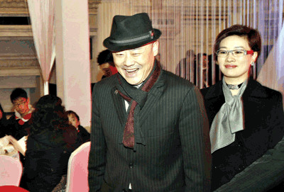 正式场合，周立波总带着富婆女友出席。 