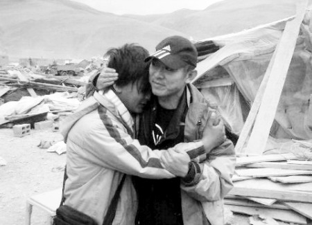 李连杰与结古镇孤儿院院长