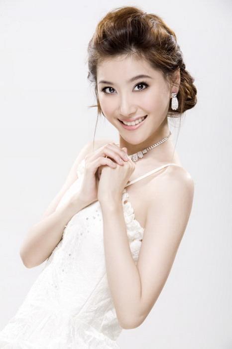 张如意现身真人秀活动 面对镜头显紧张(图)