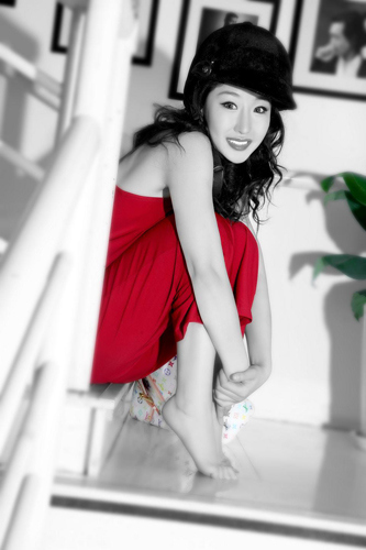 李依馨显成熟女性魅力