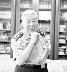 阎肃说：“爱兵、写兵、励兵是我的天职。”