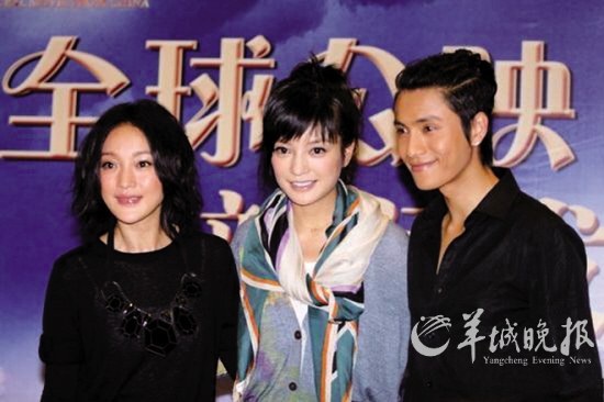 （右起）陈坤、赵薇、周迅曾在《画皮》中合作