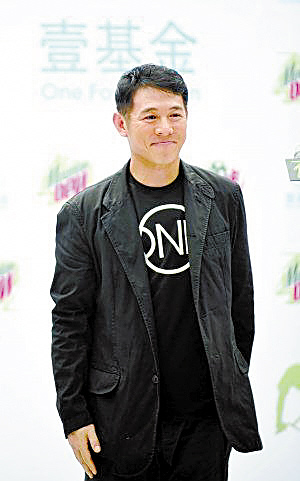 李连杰为了“壹基金”殚精竭虑（资料图片）