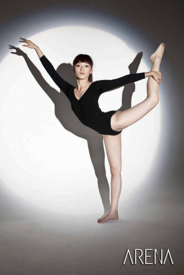 经纬天地》中饰演主要角色的女演员田野为《竞赛画报》拍摄了一组写真