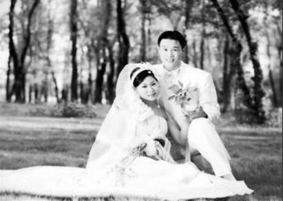 两人结婚照，小沈阳无条件支持媳妇的梦想。
