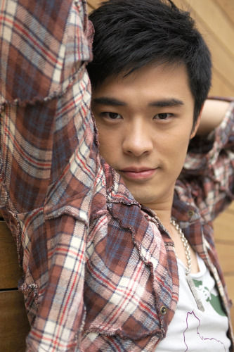 陈赫凭借《爱情公寓》中的“曾小贤”一角走红