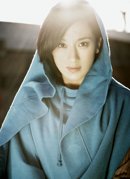 王佳音春日炫彩写真