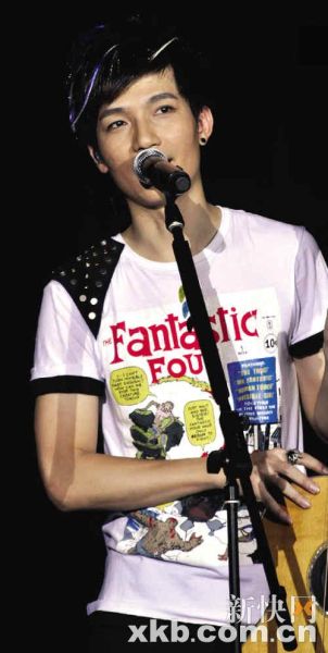 我觉得我母亲更像牡丹，它珍贵，而且坚强、有力。希望妈妈天天开心，身体健康，不要为我操心（特指结婚，哈哈）了。