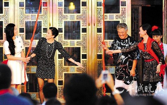 刘老根会馆开业时，赵本山请来了章子怡、张柏芝、宋祖英等明星嘉宾