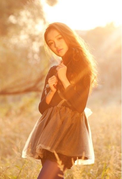 赤雪化身秋日的玫瑰 性感大片大秀好身材(图)