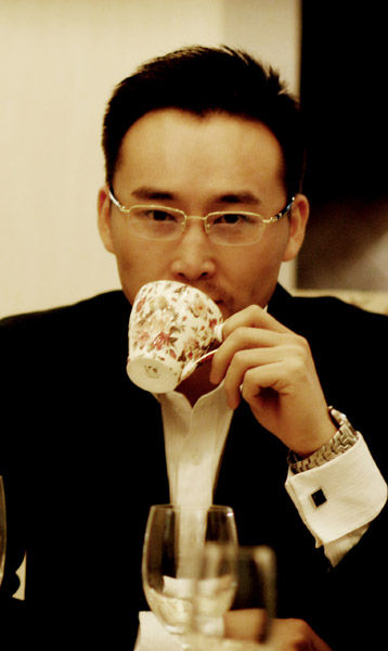 宋宗轩变身熟男代言 彰显沉稳优雅气质(图)