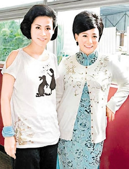 宣萱和商天娥（右）