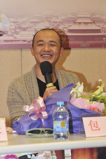 包贝尔上海签书受热捧