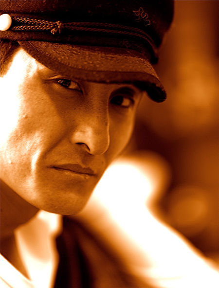 胡东拍戏连轴转 高烧40度被勒令休息