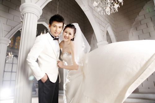 王建福秀新婚大片 下定决心好好经营婚姻