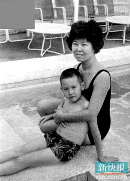 儿时和妈妈在一起