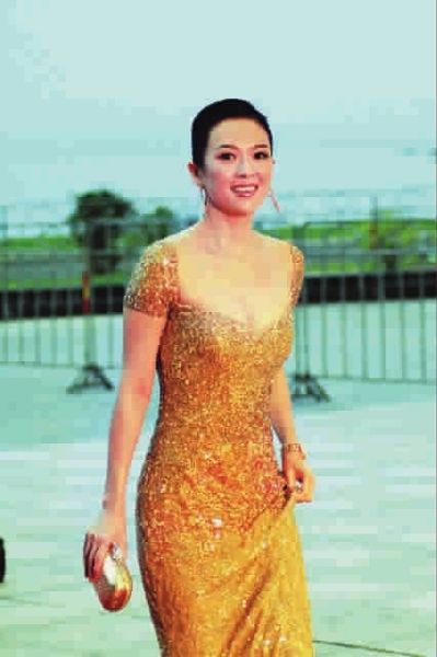 章子怡昨亮相海口