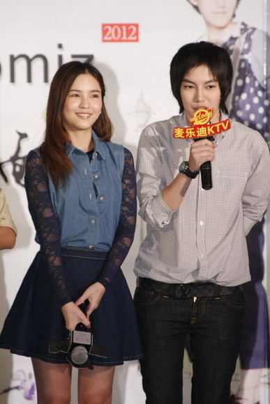 泰国人气偶像tina与aom空降北京(图)
