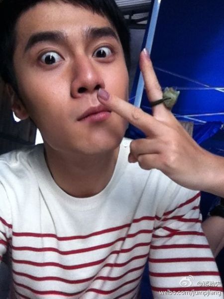 蒋劲夫挤痘痘呆萌自拍(图)
