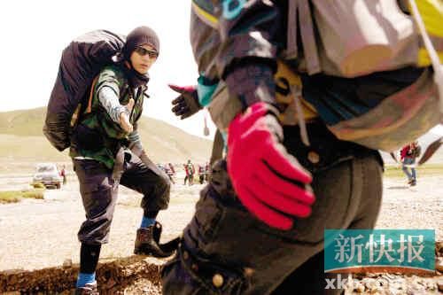 拉别人一把，也是在帮助自己。