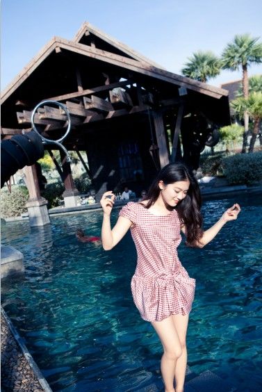 新锐女星王纯法国获奖 影节荣最佳新人