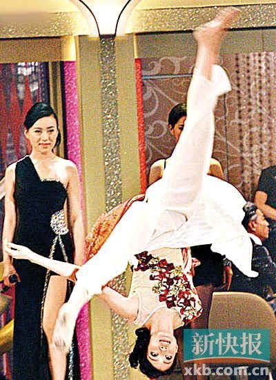 许斯闵凌空翻跟斗