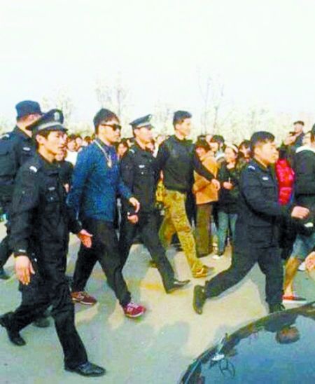 杜海涛亮相排场很大