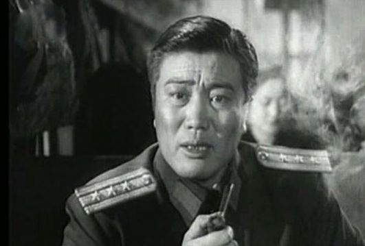 里坡在《英雄虎胆》（1958）中扮演的马政委。