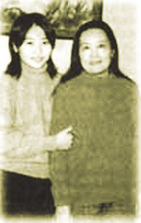 张末与妈妈肖华的合影(资料图)