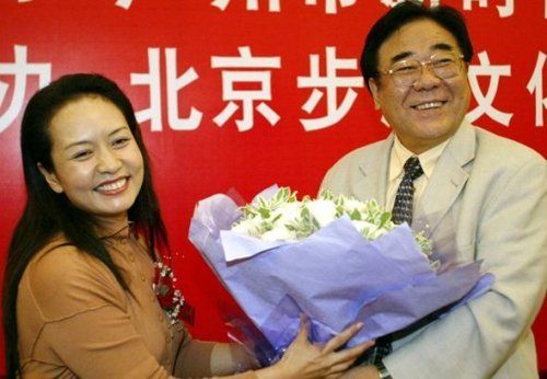彭丽媛与金铁霖(资料图)