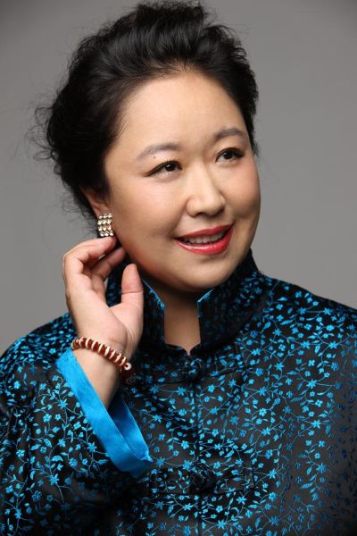 赵珈琪 典雅梳妆